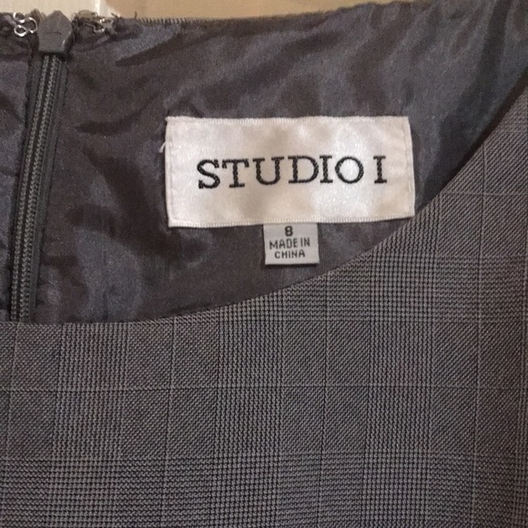 Size 8, below knee career dress - Picture 2 of 5